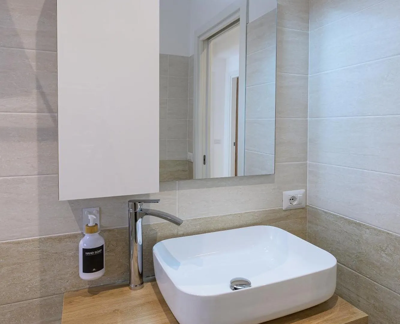 Luxury Domus- Metro Malatesta Roma 0*,
