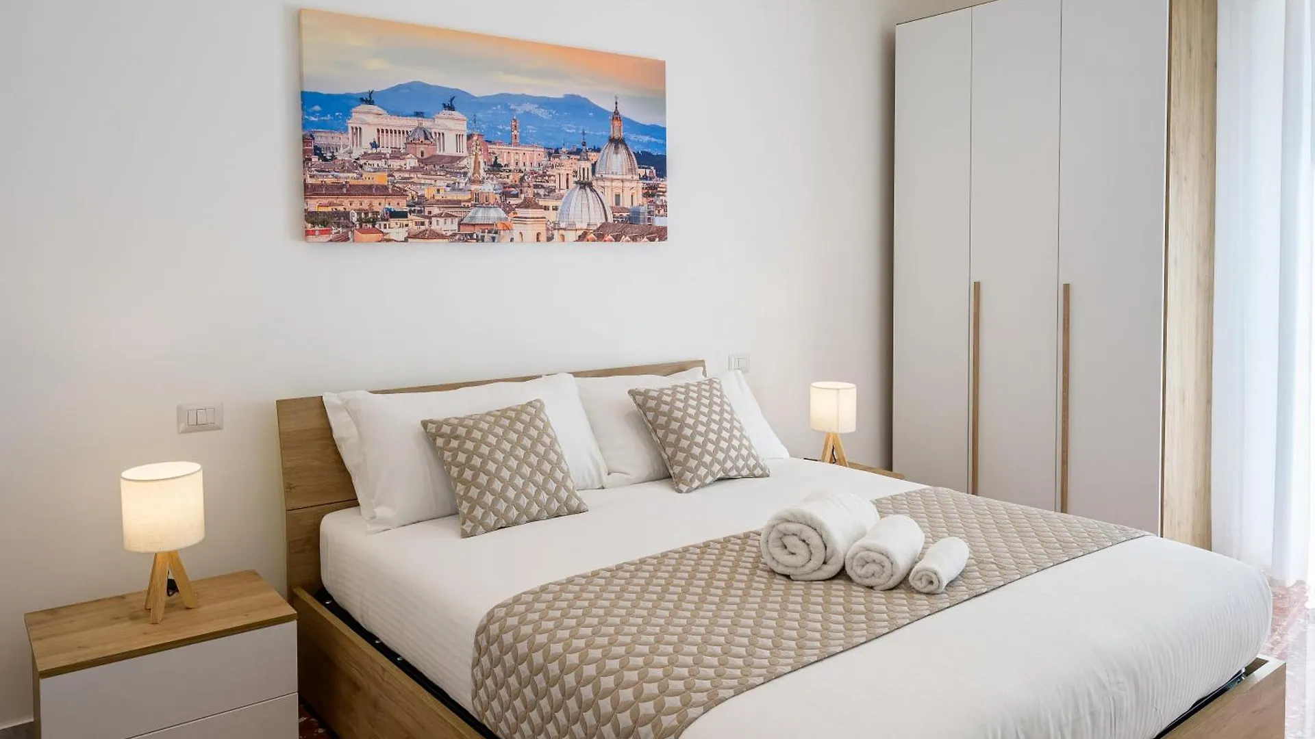 Luxury Domus- Metro Malatesta location
